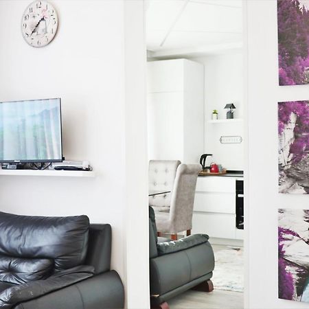 Cozy Apartment In Pristina Exterior photo
